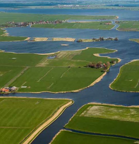 Door boezemwater omgeven kleine polders: eilanden